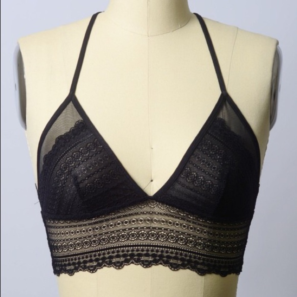 ❗️CLOSING SALE❗️ Black Scallop Lace  Bralette - Picture 6 of 7
